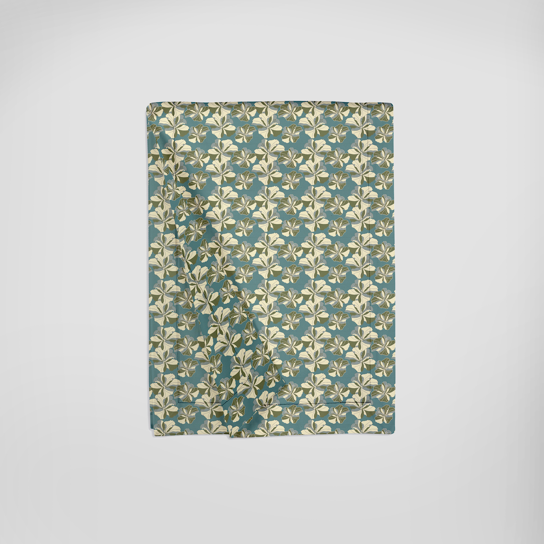 Table Runner in Cayena Acqua in Lightweight Linen